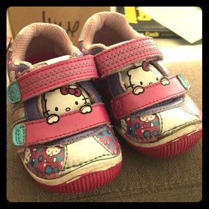 🐱Stride Rite Hello Kitty sneaker size 5M